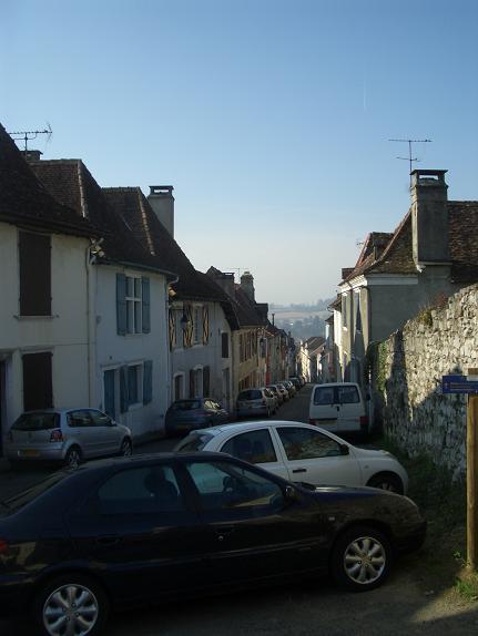 Rue
            Moncade