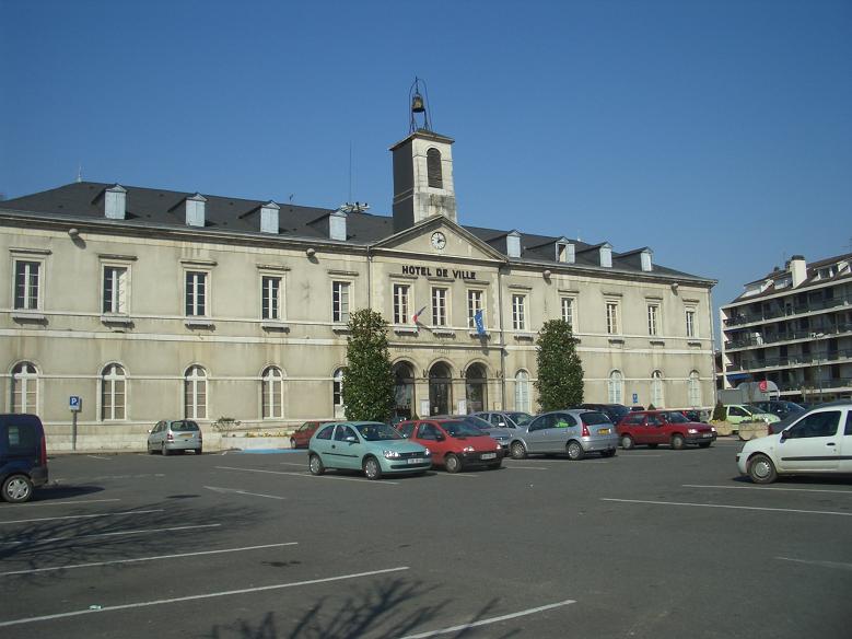 Town
            Hall in the Place d'Armes