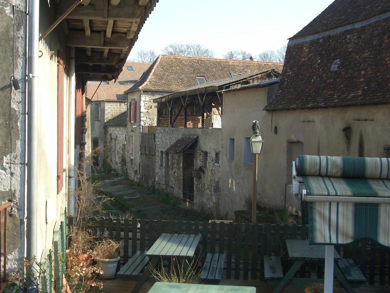 Traditional
            Béarnaise rooves